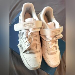 Adidas Forum low size 8 in women’s